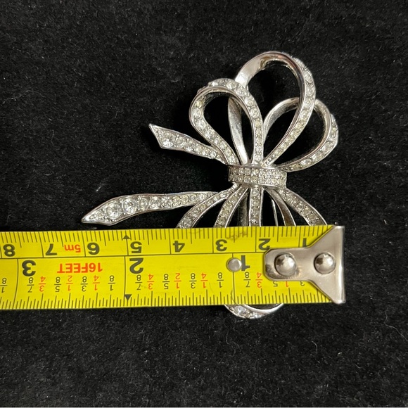 Vintage Kenneth Jay Lane Clear Rhinestone Large Bow Brooch, Signed - Picture 5 of 7